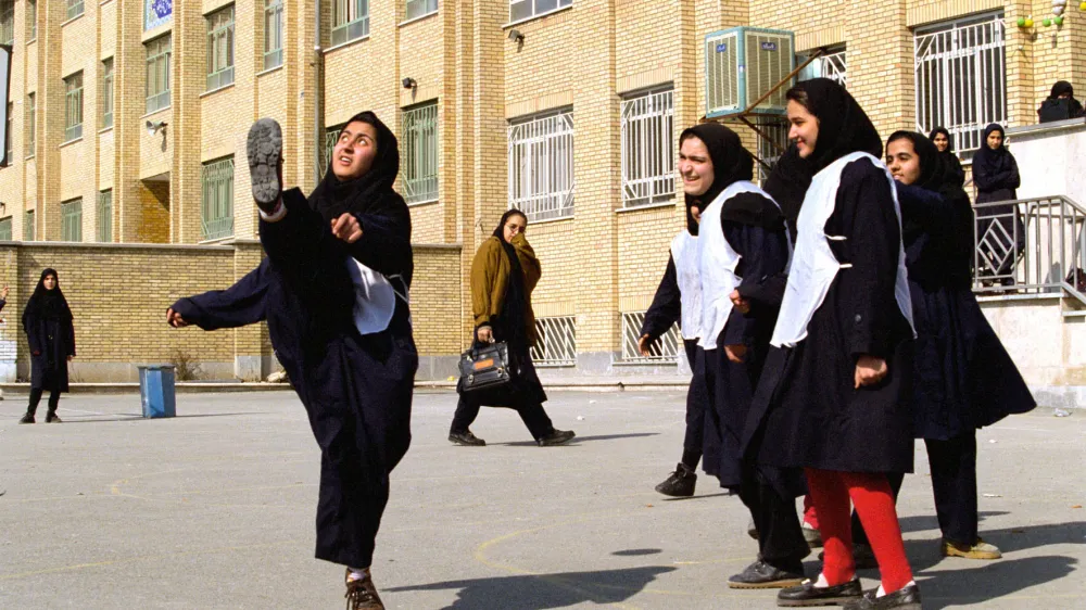 muslimanska dekleta, muslimanke brcanje žoge