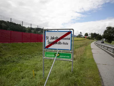 dvojezični napis &Scaron;entjakob v Rožu- 07.09.2020 &ndash; Avstrija - Avstrijska zvezna dežela Koro&scaron;ka - 100. obletnica koro&scaron;kega plebiscita //FOTO: Matjaž Ru&scaron;tOPOMBA: REPORTAŽA ZA OBJEKTIV 2020