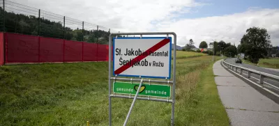 dvojezični napis Šentjakob v Rožu- 07.09.2020 – Avstrija - Avstrijska zvezna dežela Koroška - 100. obletnica koroškega plebiscita //FOTO: Matjaž RuštOPOMBA: REPORTAŽA ZA OBJEKTIV 2020