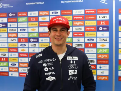 Žan Kranjec - 24.10.2022 &ndash; Smučarska zveza Slovenije - novinarska konferenca alpska smučarja Žana Krajnca in &Scaron;tefana Hadalina po uspehu na uvodnem veleslalomu svetovnega pokala alpskih smučarjev v S&ouml;ldnu;  //FOTO: Bojan Velikonja