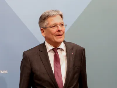 - deželni glavar avstrijske Koro&scaron;ke Peter Kaiser - 21.02.2017 - srečanje zunanjega ministra Karla Erjavca z deželnim glavarjem avstrijske Koro&scaron;ke Petrom Kaiserjem glede osnutka nove ustave avstrijske Koro&scaron;ke, ki kot deželni jezik po novem omenja zgolj nem&scaron;čino    //FOTO: Luka Cjuha