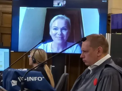 Eleno Ignjatović so zasli&scaron;ali prek videopovezave z Dominkansko republiko. V ospredju tožilec Bo&scaron;tjan Valenčič.