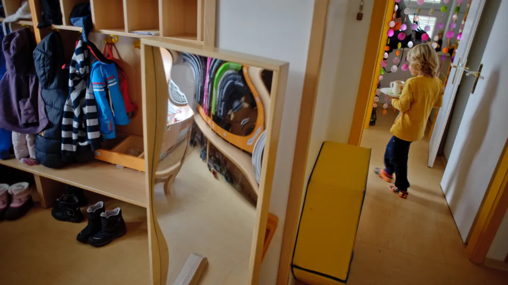 garderoba<br><br><br>- Vrtec Črnuče - zavod za pred&scaron;olsko vzgojo - pred&scaron;olski otroci - <br><br><br><br><br><br><br>//FOTO: Tomaž Zajel&scaron;nik