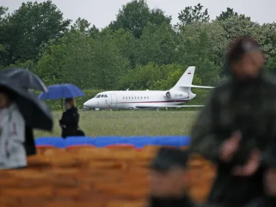 vladno letalo Falcon- Dan SV - Slovenska vojska 2011 - slovesnost ob 20-letnici delovanja vojske v samostojni Republiki Sloveniji - Cerklje ob Krki   FOTO; Matej Pov&scaron;e