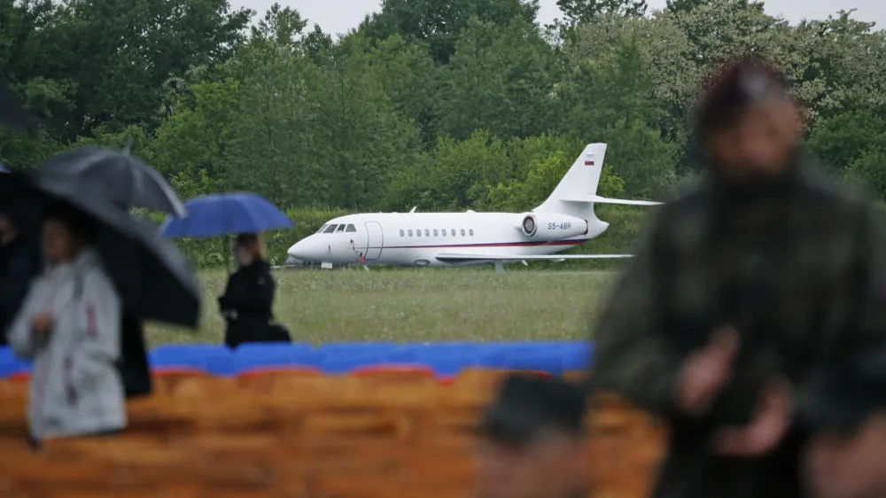 vladno letalo Falcon- Dan SV - Slovenska vojska 2011 - slovesnost ob 20-letnici delovanja vojske v samostojni Republiki Sloveniji - Cerklje ob Krki   FOTO; Matej Pov&scaron;e
