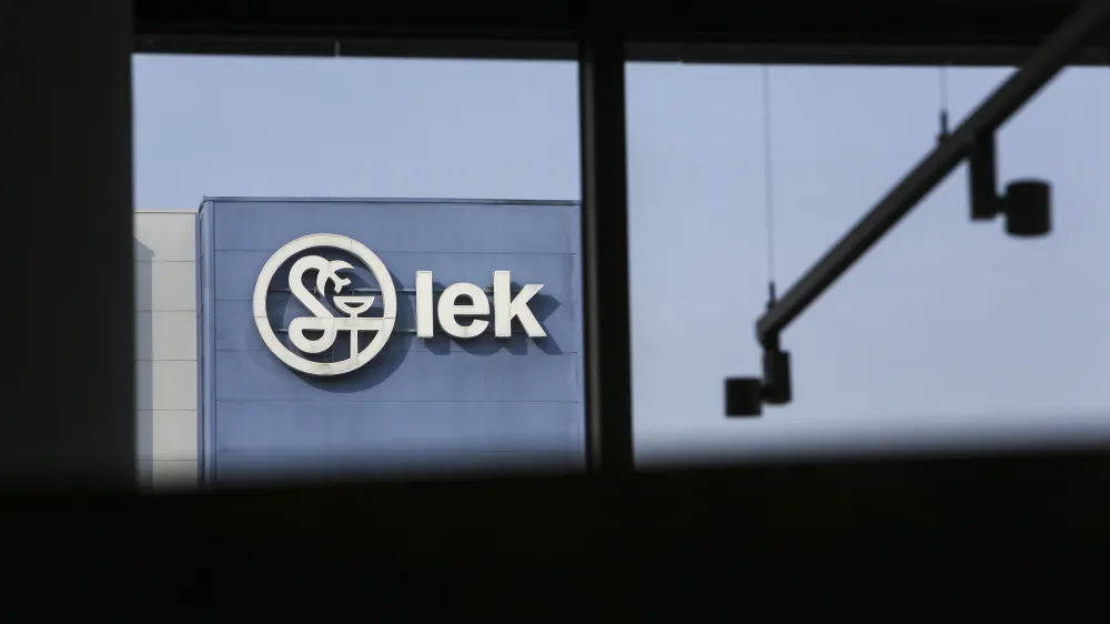 - simbolična fotografija - podjetje LEK, farmacevtska družba, farmacija  //FOTO: Jaka Gasar