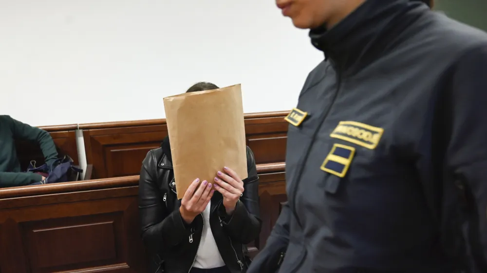 Tanja Tolimir - 22.04.2022 &ndash; sojenje Tanji Tolimiri, nekdanji strojepiski s tožilstva, ki je izdajala zaupne informacije slovenski celici kriminalne združbe kava&scaron;kega klana.//FOTO: Nik Erik Neubauer