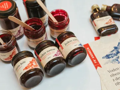 S kmetije Pr' Andreco prihajajo marmelade iz rdečega in črnega ribeza.