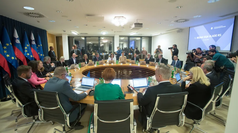 - 01.06.2022 &ndash; Vlada RS &ndash; 1. seja 15. vlade pod vodstvom dr. Roberta Goloba - ministri //FOTO: Luka Cjuha