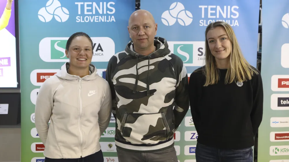 Pia Lovrič, Andrej Kra&scaron;evec, selektor ženske teni&scaron;ke reprezentance in Nika Potočnik<br><br> 14.03.2023 &ndash; Teni&scaron;ka zveza Slovenije &ndash; Tenis Slovenija - novinarska konferenca pred dvobojem ženskega teni&scaron;kega pokala Billie Jean King med Slovenijo in Romunijo; ženska teni&scaron;ka reprezentanca<br><br> <br><br>//FOTO: Luka Cjuha