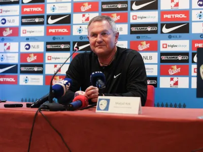 Matjaž Kek, selektor slovenske reprezentance: &raquo;Nekateri izmed igralcev, ki so bili jeseni standardni v svojih klubih, so izgubili svoja mesta. To nekaj pove o njihovi formi. Prepričan sem, da kak&scaron;na minuta manj v klubu ne more vplivati, da v dresu reprezentance ne bi pokazal vsega.&laquo;&nbsp;