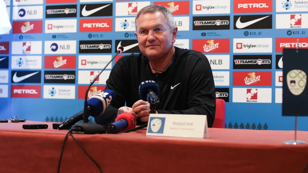 Matjaž Kek, selektor slovenske reprezentance: &raquo;Nekateri izmed igralcev, ki so bili jeseni standardni v svojih klubih, so izgubili svoja mesta. To nekaj pove o njihovi formi. Prepričan sem, da kak&scaron;na minuta manj v klubu ne more vplivati, da v dresu reprezentance ne bi pokazal vsega.&laquo;&nbsp;