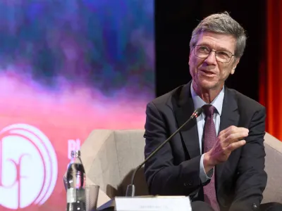 Bled, Festivalna dvorana Bled.<br>Strateski forum Bled 2019.<br>Panel z naslovom Pogovorimo se o trajnosti.<br>Direktor Centra za trajnostni razvoj iz ZDA Jeffrey Sachs.