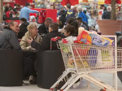 - nakupovlni center BTC City Park v Ljubljani - nakupovanje kot način preživljanja prostega časa - //FOTO: Jaka AdamičOPOMBA: ZA OBJAVO V PRILOGI &ndash; DNEVNIKOV OBJEKTIV - REPORTAŽA 2011