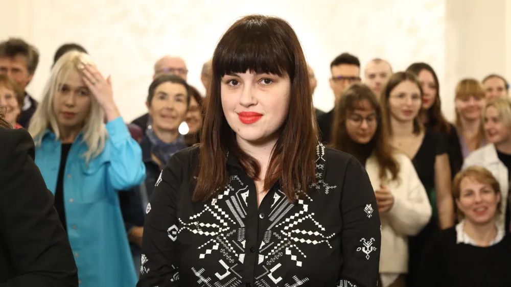 - &scaron;tab In&scaron;titut 8. marec -direktorica In&scaron;tituta 8. marec Nika Kovač- 27.11.2022 &ndash; Referendumi 2022 &ndash; glasovanje o treh zakonodajnih referendumih, in sicer o&nbsp;noveli Zakona o vladi, noveli Zakona o dolgotrajni oskrbi in noveli Zakona o Radioteleviziji Slovenija&nbsp;&nbsp;//FOTO: Luka Cjuha