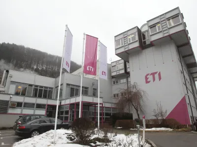 - Podjetje ETI Elektroelement d.d. Izlake - Splo&scaron;na stavka v javnem sektroju 2013 - protest zaradi predvidenega znižanja mase sredstev za plače v javnem sektorju, kar bi imelo za posledico tudi odpu&scaron;čanje zaposlenih.- javni sektor - //FOTO: Luka Cjuha