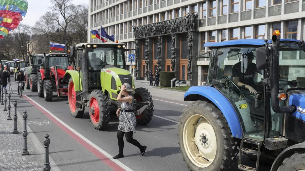 - 24.03.2023 - Kleče - opozorilni protest kmetov &ndash; protestni shod zaradi nezadovoljstva, vrste zahtev do kmetov in perečih težav v kmetijstvu - Sindikat kmetov Slovenije - //FOTO: Jaka Gasar