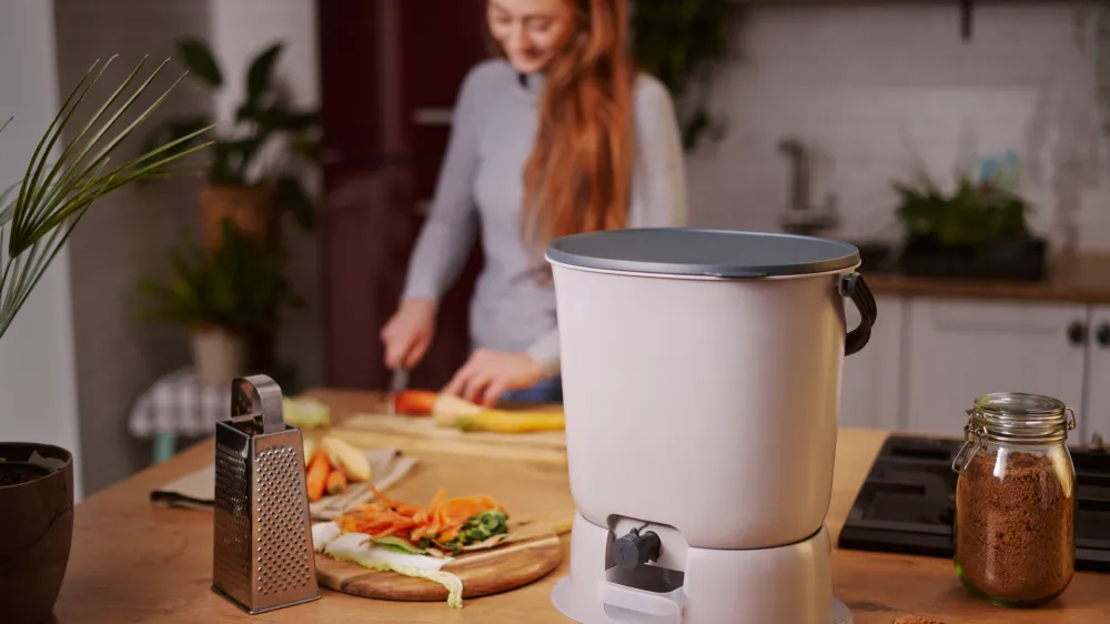 V izdelkih iz Skazine lastne linije bokashi za kompostiranje odpadkov je do 90 odstotkov recikliranih materialov. F Jan Pirnat