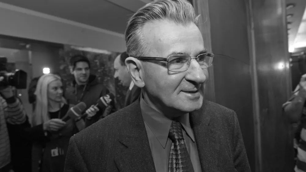 Miran Potr (SD)<br><br><br>- Odbor DZ za zunanjo politiko - 8. nujna seja na kateri so obravnavali zahtevo poslanske skupine SLS za sklic nujne seje odbora ter se seznanili z informacijo o uradnem januarskem obisku predsednika republike Danila Trka na palestinskih ozemljih;<br><br><br>/FOTO: Luka Cjuha<br>OPOMBA: ZA OBJAVO V ASOPISU DNEVNIK