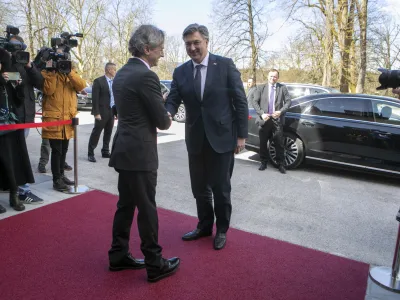 predsednik slovenske vlade dr. Robert Golobhrva&scaron;ki predsednik vlade Andrej Plenković - 28.03.2023 &ndash; Brdo pri Kranju - delovni obisk predsednika Vlade Republike Hrva&scaron;ke Andreja Plenkovića &ndash; predsednika vlad razpravljala o sodelovanju na področju energetike in infrastrukture, razmer na Zahodnem Balkanu in sodelovanje glede migracij. //FOTO: Luka Cjuha