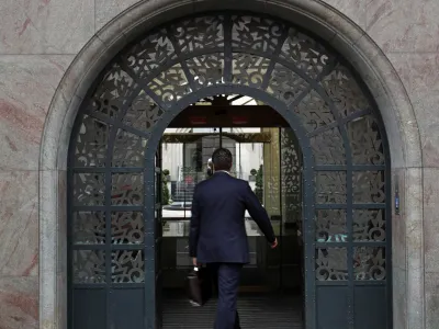 Člani strate&scaron;kega sveta so po na&scaron;ih informacijah vse bolj nezadovoljni z dvotirnim reformiranjem zdravstva, ki je očitno v primeru zdravstvene blagajne.