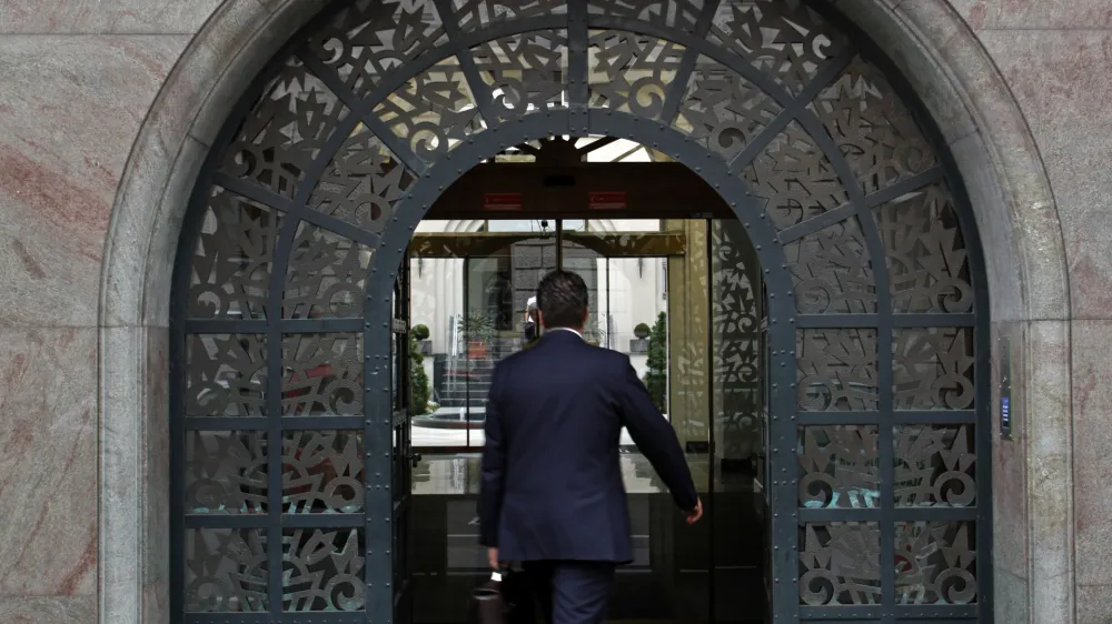 Člani strate&scaron;kega sveta so po na&scaron;ih informacijah vse bolj nezadovoljni z dvotirnim reformiranjem zdravstva, ki je očitno v primeru zdravstvene blagajne.