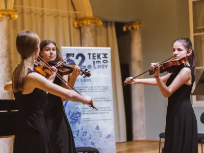 Nastop prvonagrajene v disciplini komorne skupine z godali in s klavirjem Trio Divertimento v sestavu Ana Kro&scaron;l, Ema Kramer in Anamarija Prepadnik. F Nino Vernik