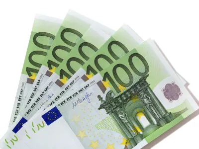 Euro 100 bills