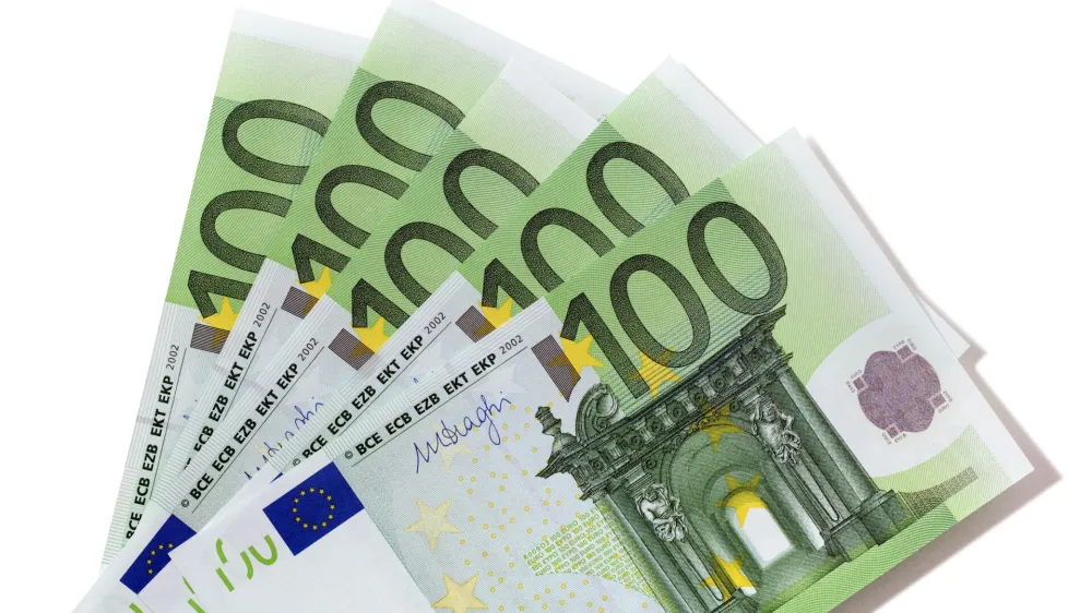 Euro 100 bills