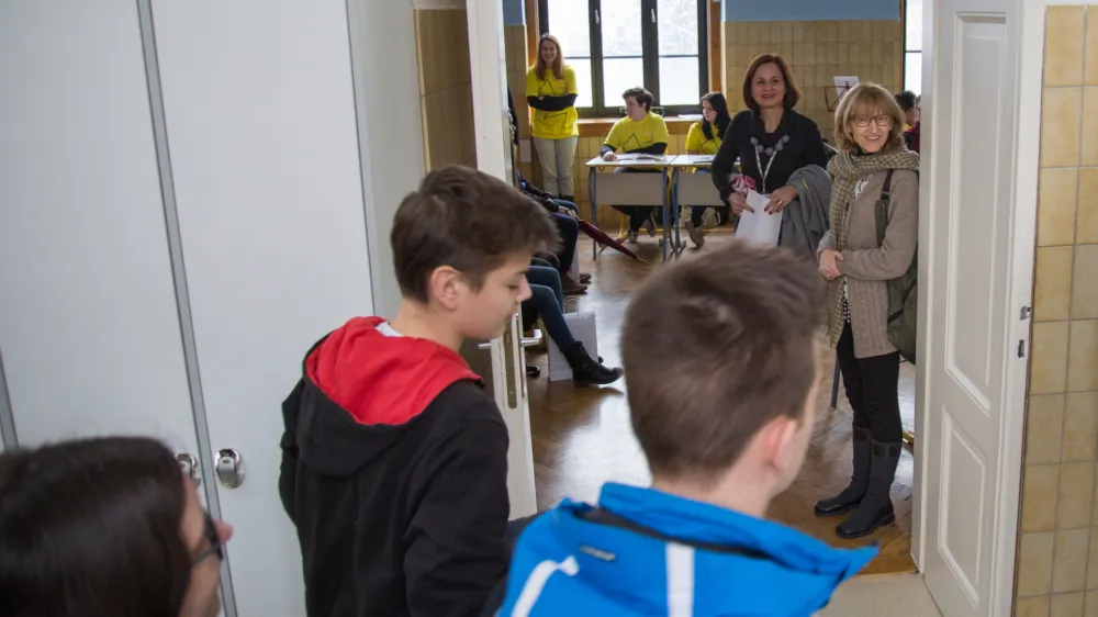 . - Gimnazija Antona A&scaron;kerca, A&scaron;kerčeva cesta 1 v Ljubljani - - Informativni dnevi 2016 - informativni dan na fakultetah in srednjih &scaron;olah za bodoče &scaron;tudente in dijake -  &scaron;olstvo - &scaron;tudij - bodoči dijaki in &scaron;tudenti - srednje&scaron;olsk in &scaron;tudijski programi - izobraževanje -   //FOTO: Maja Marko