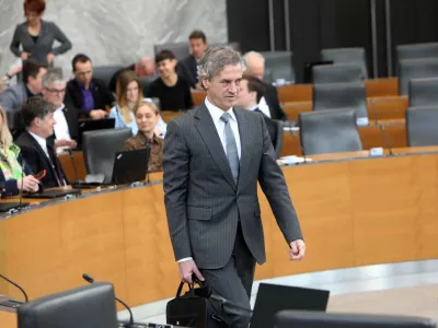 predsednik vlade dr. Robert Golob<br><br>- 20.02.2023 - Državni zbor - 7. redna seja DZ - poslanska vpra&scaron;anja predsedniku vlade Robertu Golobu in ministrski ekipi; <br><br>//FOTO: Tomaž Skale<br>