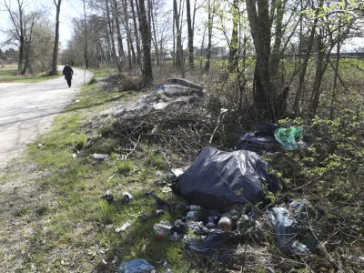 - 29.03.2023 - Ljubljansko barje - divja odllagali&scaron;ča odpadkov - //FOTO: Luka Cjuha