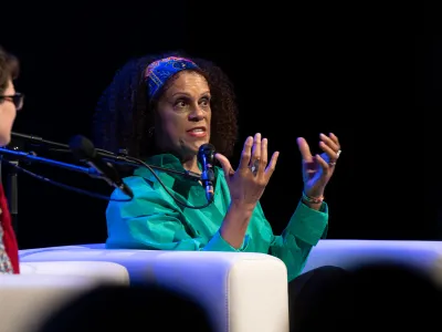 Prevajalka Katja Zakraj&scaron;ek in britanska pisateljica Bernardine Evaristo sta se v Cankarjevem domu pogovarjali v sklopu programa festivala Fabula. Foto: Bojan Velikonja