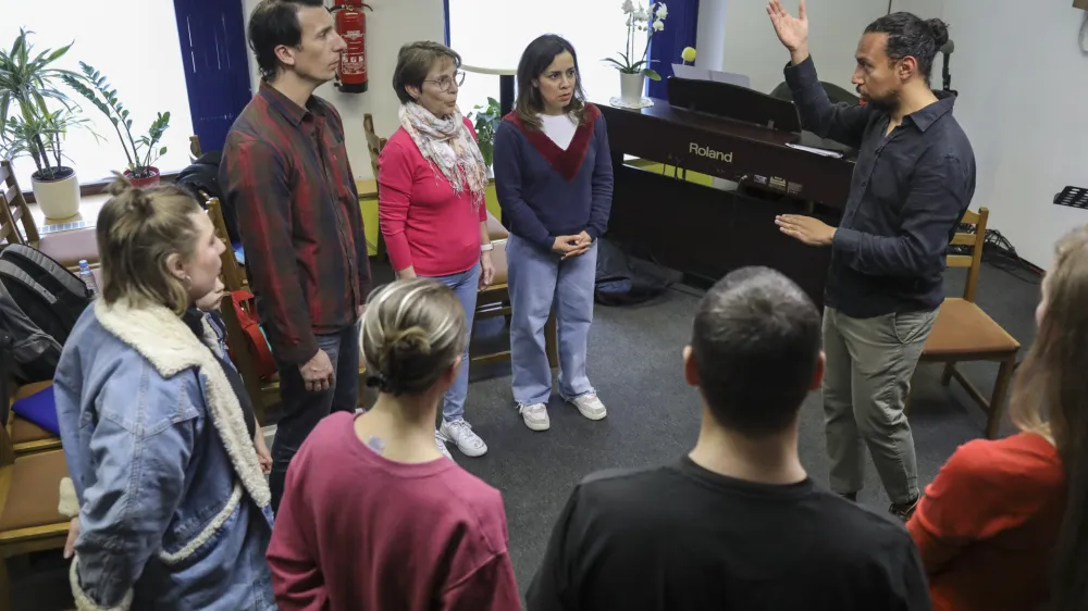 - 30.03.2023 - Juan David Zuleta Marulanda, kolumbijski umetnik, operni pevec, skladatelj in dirigent, ki živi v Ljubljani - upravna enota mu zavrača dovoljenje za bivanje //FOTO: Jaka Gasar