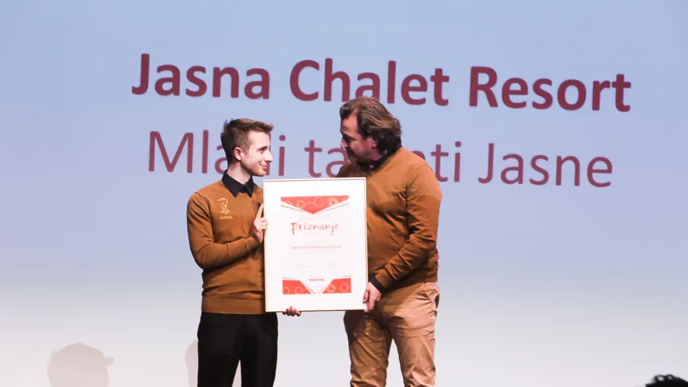 Na nocoj&scaron;nji slavnostni razglasitvi najbolj&scaron;ih zaposlovalcev preteklega leta v ljubljanskem lutkovnem gledali&scaron;ču so priznanja prejela podjetja Adria Dom, Dewesoft in Biosistemika. Foto: Bojan Velikonja