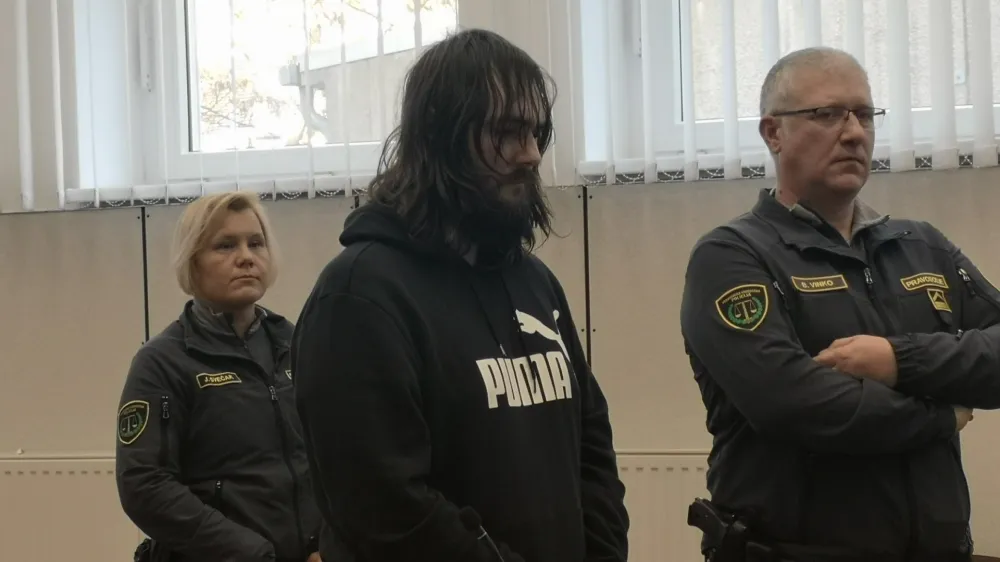 <br> Sebastien Abramov &scaron;e vedno ni spregovoril o tragičnem dogodku marca 2015, zavrnil pa je krivdo po obtožnici.