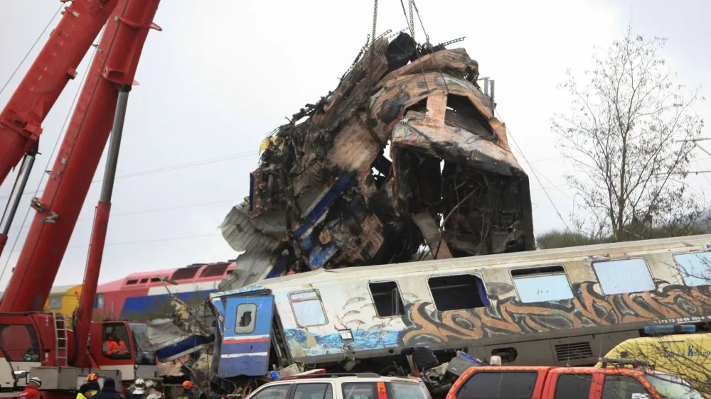 A crane lifts parts of a destroyed carriage as rescuers operate on the site of a crash, where two trains collided, near the city of Larissa, Greece, March 2, 2023. REUTERS/Kostas Mantziaris NO RESALES. NO ARCHIVES   TPX IMAGES OF THE DAY