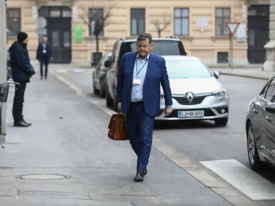 minister za kohezijo in regionalni razvoj dr. Aleksander Jev&scaron;ek- 23.02.2023 - 37. redna seja Vlade RS - obravnavali predloga zakonov o infrastrukturi za alternativna goriva in o ume&scaron;čanju naprav za proizvodnjo električne energije iz obnovljivih virov //FOTO: Luka Cjuha