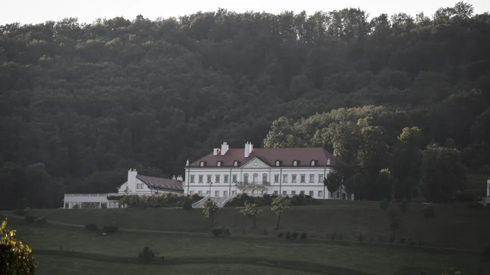 &raquo;Vse je končano. Obtožnica in sodni proces sta politično montirana,&laquo; je Ivica Todorić izjavil po odločitvi sodi&scaron;ča, da je izvedensko mnenje nezakonito. Na fotografiji Kulmerjev dvorec, v katerem prebiva Ivica Todorić.