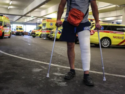 - simbolična fotografija - zdravstvo - re&scaron;evalno vozilo (re&scaron;ilec) - prva pomoč - po&scaron;kodba - <br><br><br>- 10.08.2016 - Interna klinika UKC v Ljubljani - internistična prva pomoč   //FOTO: Luka Cjuha.