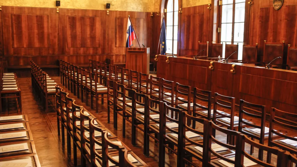 razpravna dvorana<br><br><br>- Ustavno sodi&scaron;če Republike Slovenije, Beethovnova ulica 10 <br><br><br>    //FOTO: Jaka Gasar