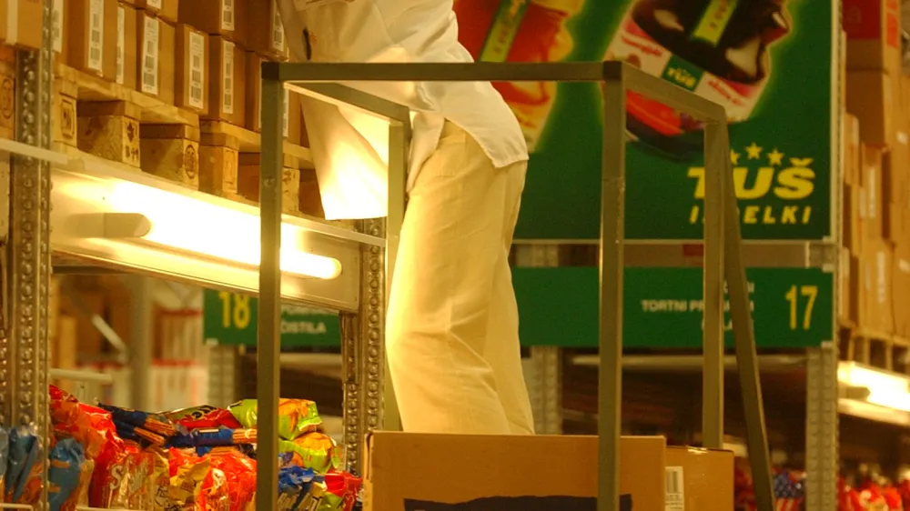 Če Rewe ne bo prevzel trgovske verige Tu&scaron;, obstaja možnost, da se premoženje proda po delih, pri čemer naj bi bil zastavljeni cilj dezinvestirati naložbo v Engrotu&scaron; do konca leto&scaron;njega leta.&nbsp;