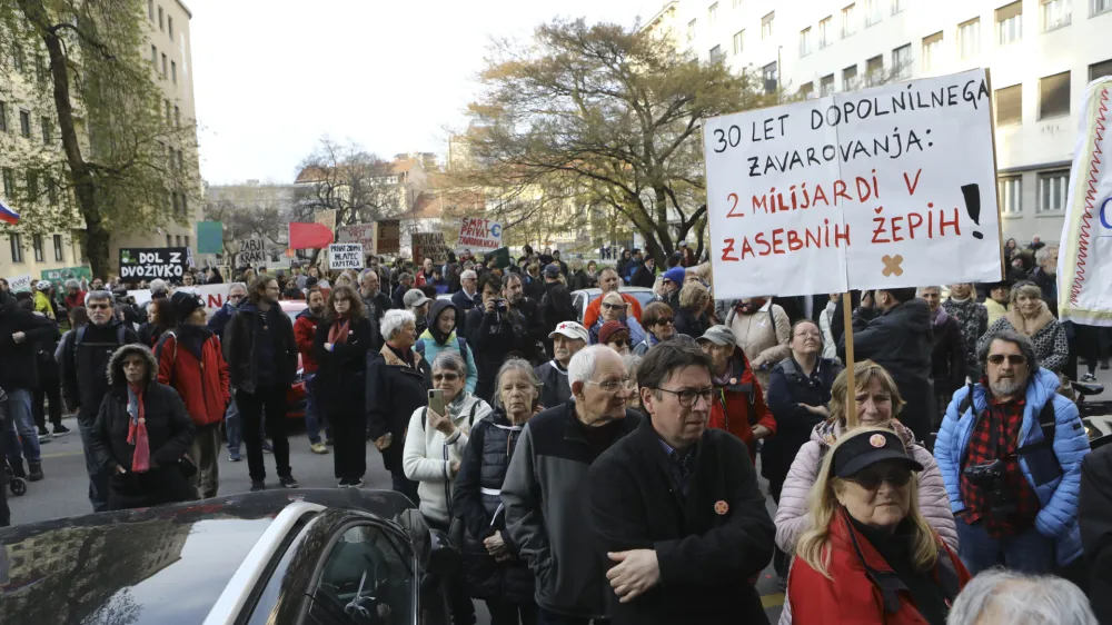 - 07.04.2023 - Protestni shod iniciative Glas ljudstva na Svetovni dan zdravja - Pohod za javno zdravstvo z Javno tribuno &ndash;zahtevali interventni zakon, v katerem predlagajo re&scaron;itve za krepitev javnega zdravstva - paket dveh zakonskih sprememb, ukinitev dopolnilnega zdravstvenega zavarovanja in predlog za pravičnej&scaron;i davek - protest //FOTO: Luka Cjuha