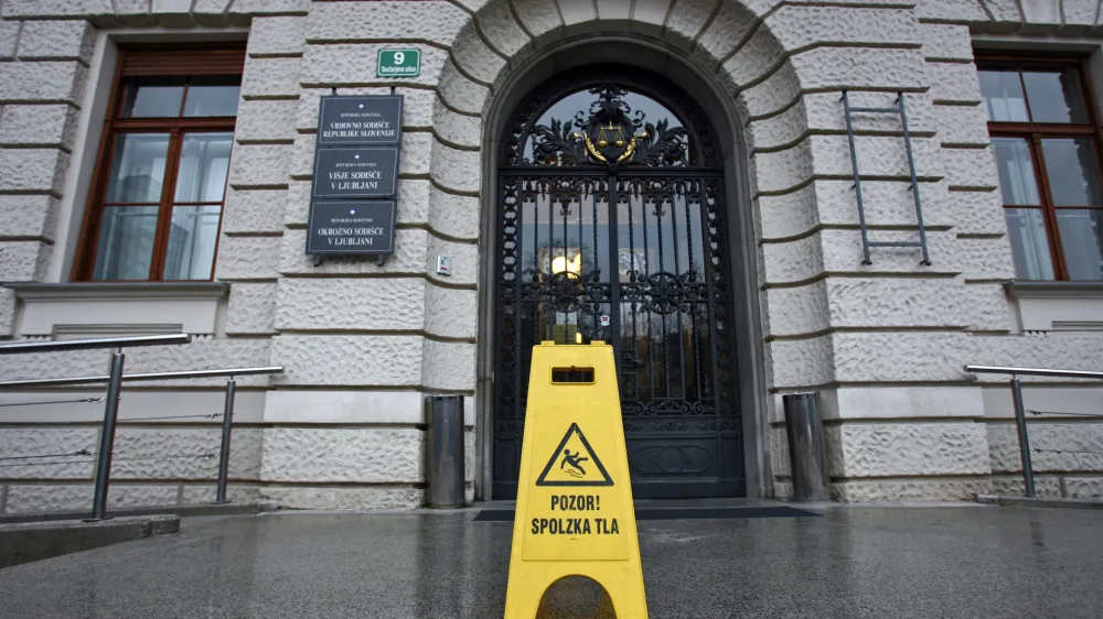 Relativno blaga kaznovalna politika je na splo&scaron;no pozitivna lastnost slovenskega pravosodnega sistema, ki se upira sodobnim sku&scaron;njavam prestrogega kaznovanja. Prihaja pa tudi do anomalij.&nbsp;