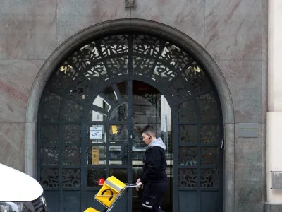 - 14.04.2023 &ndash; simbolična fotografija - Zavod za zdravstveno zavarovanje Slovenije (ZZZS), Miklo&scaron;ičeva cesta 24, po&scaron;tar - pismono&scaron;a//FOTO: Tomaž Skale