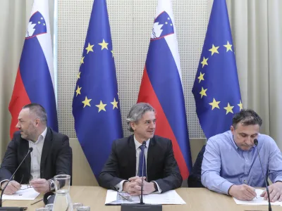 minister za zdravje Danijel Be&scaron;ič Loredan, predsednik vlade dr. Robert Golob, vodja strate&scaron;kega sveta za zdravstvo Dr. Erik Brecelj- 27.01.2023 - Strate&scaron;ki svet za zdravstvo &ndash; ustanovna seja na kateri so med drugim seznanili z analizo stanja v zdravstvu, na podlagi katere bo pripravil predlog zdravstvene reforme //FOTO: Jaka Gasar