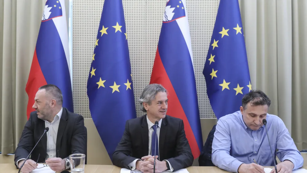 minister za zdravje Danijel Be&scaron;ič Loredan, predsednik vlade dr. Robert Golob, vodja strate&scaron;kega sveta za zdravstvo Dr. Erik Brecelj- 27.01.2023 - Strate&scaron;ki svet za zdravstvo &ndash; ustanovna seja na kateri so med drugim seznanili z analizo stanja v zdravstvu, na podlagi katere bo pripravil predlog zdravstvene reforme //FOTO: Jaka Gasar