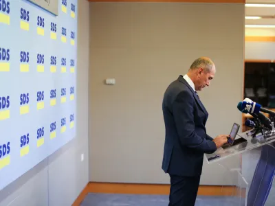 vodja opozicijske SDS Janez Jan&scaron;a<br><br><br><br>- 27.09.2016 - poslanci SDS vložili interpelacijo o delu vlade Mira Cerarja s katero so po besedah prvaka SDS Janeza Jan&scaron;e zahtevali razpravo o delu &scaron;ibke vlade brez hrbtenice - interpelacija <br><br><br><br><br><br><br>//FOTO: Bojan Velikonja