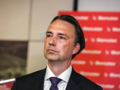 novi predsednik uprave Mercator Tomislav Čizmić- 05.04.2017 - izjava Tonija Balažiča in Tomislava Čižmiča po izredni seji nadzornega sveta Mercator, ki je v lasti prezadolženega Agrokorja o odstopu predsednika uprave Tonija Balažiča in spremembi na vrhu.   //FOTO: Luka Cjuha