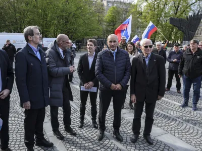 Lojze Petrle, Janez Jan&scaron;a- 19.04.2023 &ndash; Združenje za vrednote slovenske osamosvojitve je ob robu razprave o interpelaciji vlade pripravilo protestni shod pod geslom Za Slovenijo in resnico //FOTO: Jaka Gasar